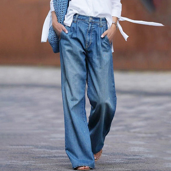 Comfortable wide-cut women’s jeans