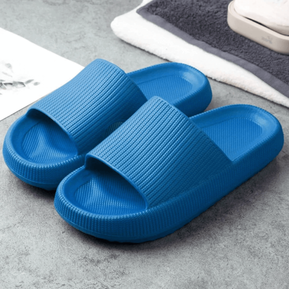Soft, comfortable slippers - Lovitzo