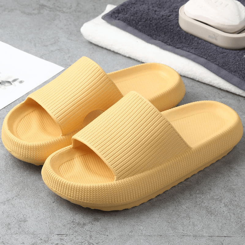 Soft, comfortable slippers - Lovitzo