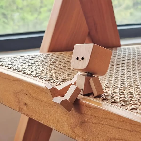 WiggleWood™ / Wooden Swing Figure with 12 Magnetic Emotions - Lovitzo